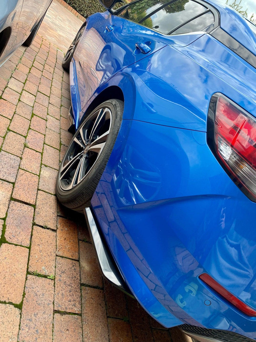 Universal car side fenders for the rear bumper - One Beast Garage