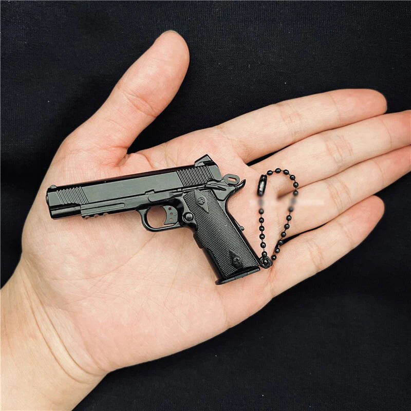 NEW 1:3 Multitypes Anti-Stress Toys Metal Pistol Gun Keychain Miniature Model Beretta 92F Colt 1911 Glock 17 Birthday Gifts