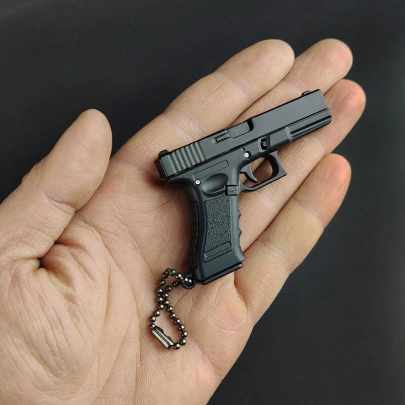 NEW 1:3 Multitypes Anti-Stress Toys Metal Pistol Gun Keychain Miniature Model Beretta 92F Colt 1911 Glock 17 Birthday Gifts